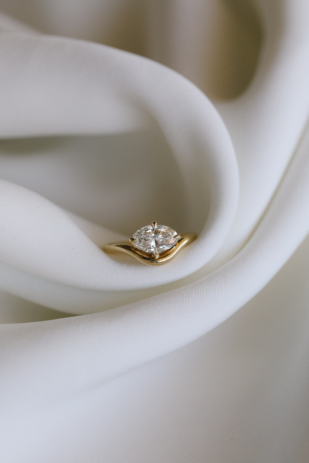 Custom jewelry design: floating east west oval ring