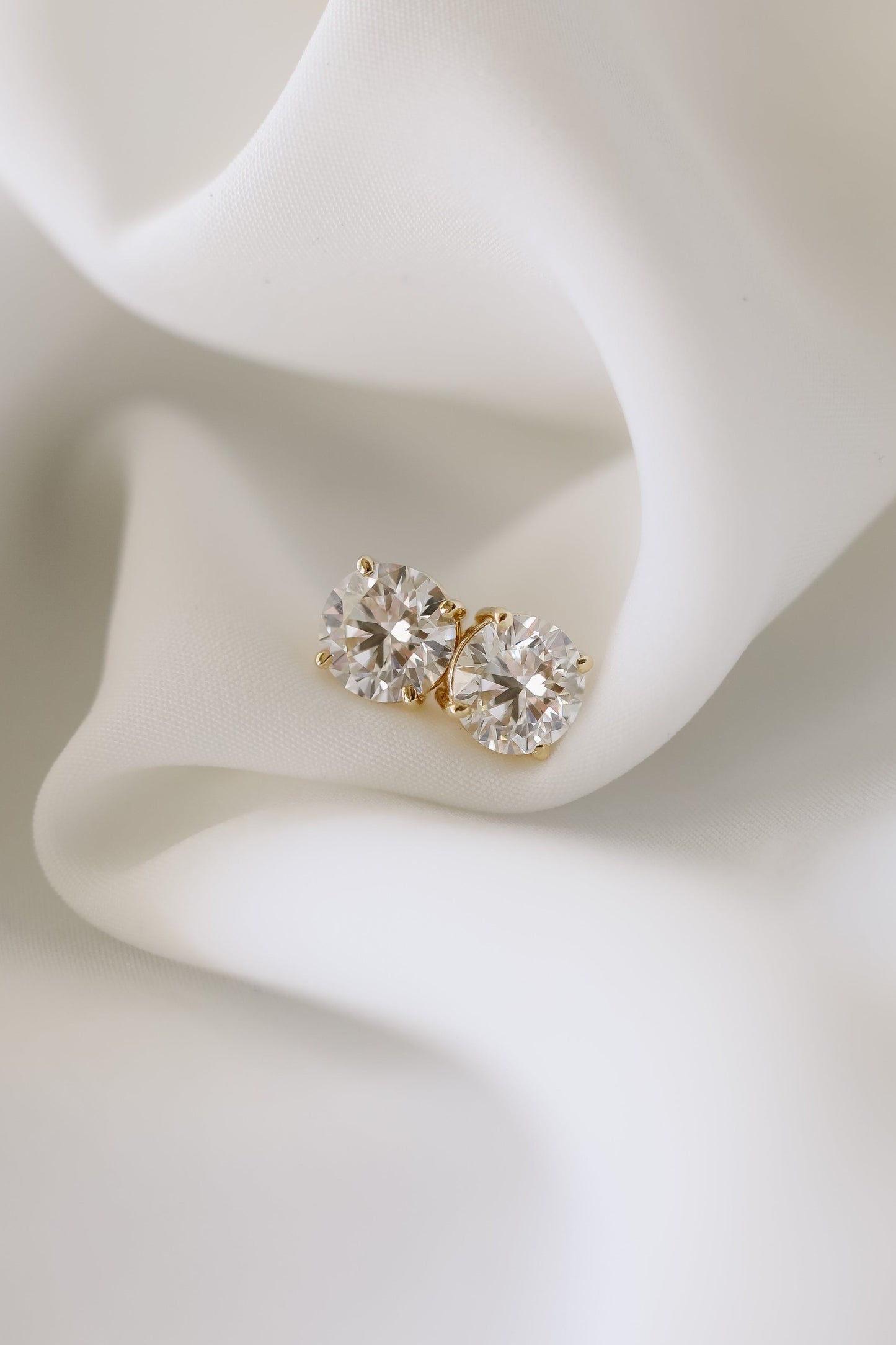 Custom jewelry design: round diamond studs