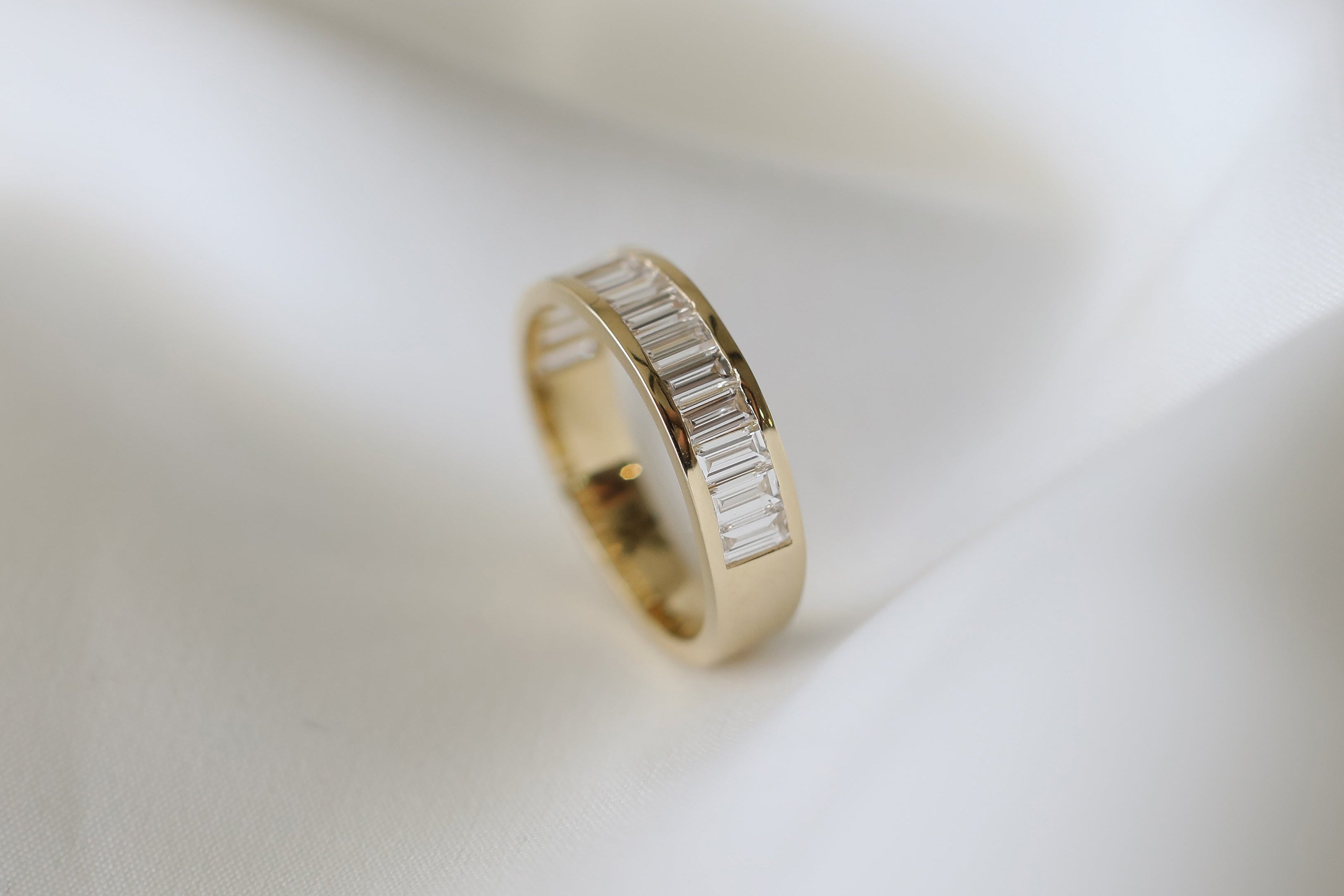 14k yellow gold baguette band